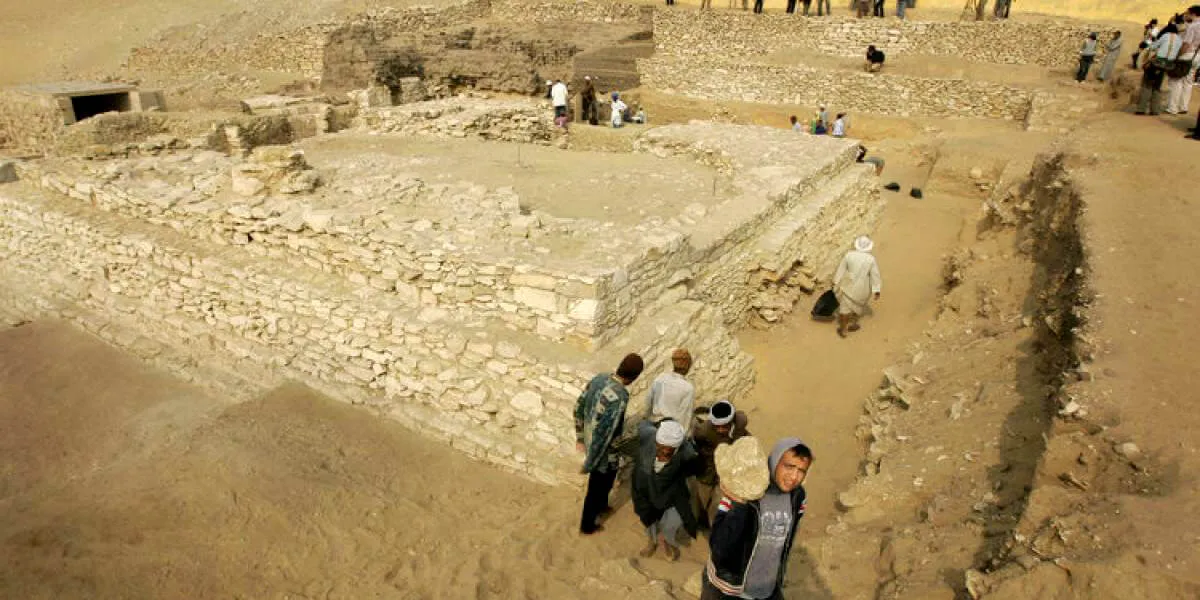 mysterious-Pyramid-of-Queen-Shesheshet-in-Egypt